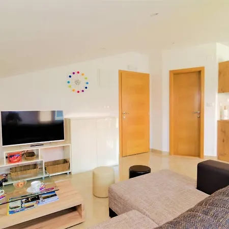 Apartmán Dreamview & Heated Pool At Lucija 1