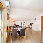 Daire Dreamview & Heated Pool At Lucija 1 *