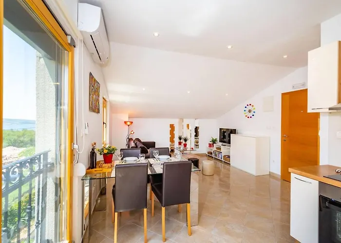 Apartman Dreamview & Heated Pool At Lucija 1 *